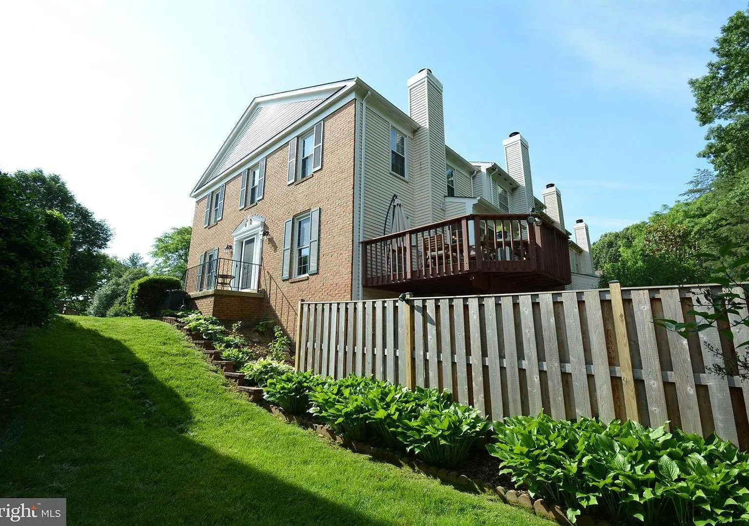 Beautiful 3-Level Townhome in Kingstowne 3.5 Baths, Landscaping Included — Photo 3