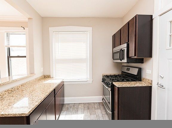 3rd image of 1834 N Humboldt Blvd APT 2B