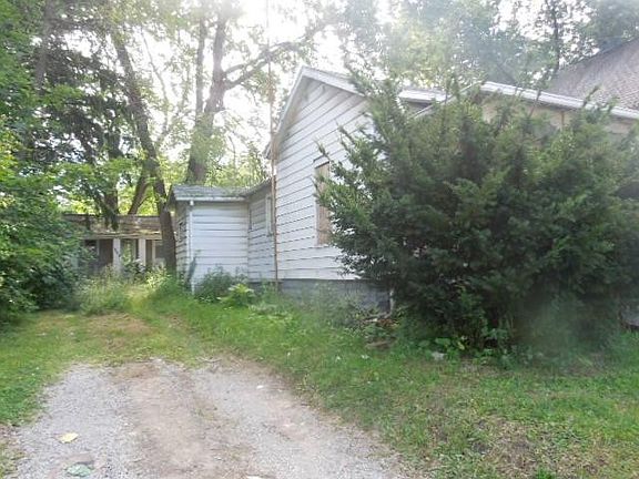 3rd image of 167 Logan Ave SE