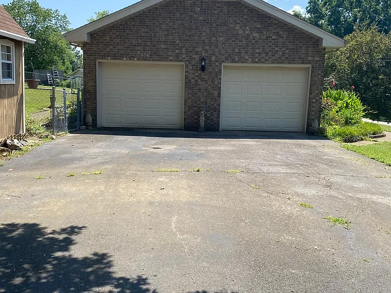 703 Lucien Rd — Photo 17