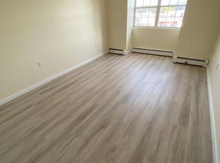 137 Pine St, Lowell, MA 01851