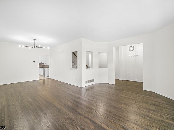 3rd image of 116 Loft Dr