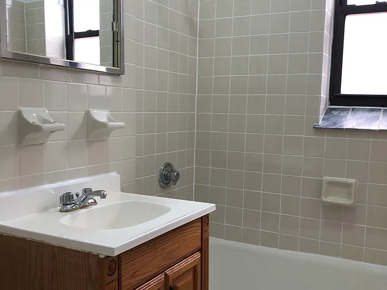 4529 42nd St #4 — Photo 26