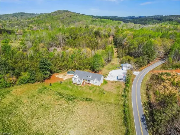 724-0 Tom Cook Rd, Pilot Mountain, NC 27041