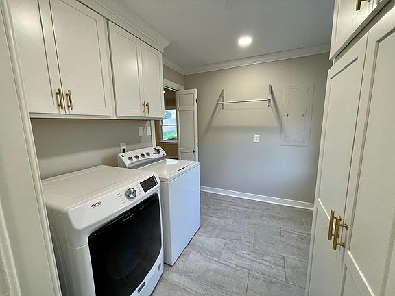 5th image of 1306 Camden Dr