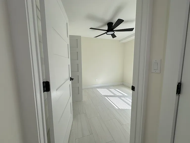 Ocean Reef Apartments — Photo 11