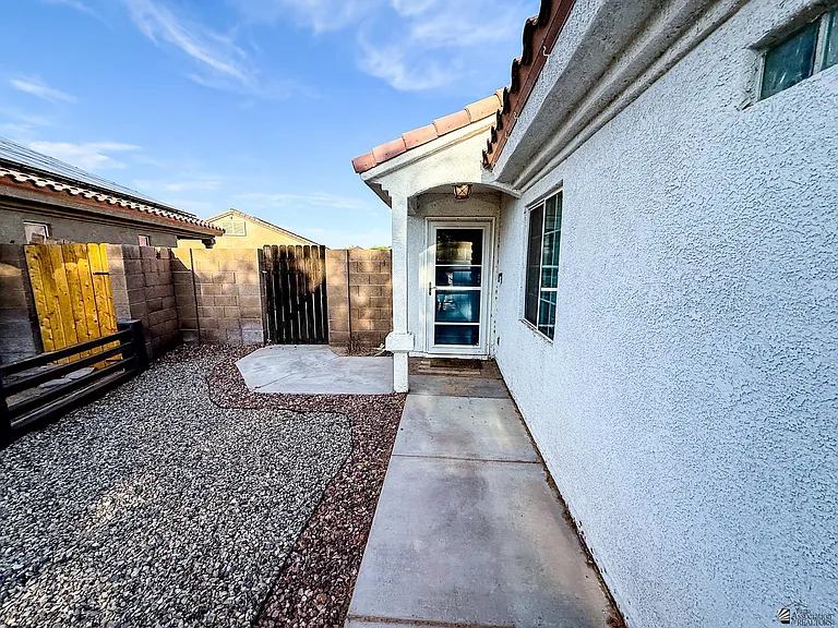 2695 S Mimosa Ave — Photo 5
