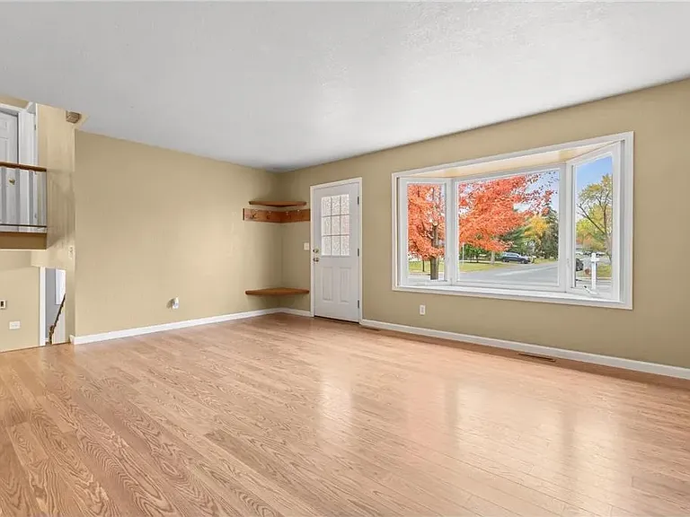 16546 Foliage Ave — Photo 9