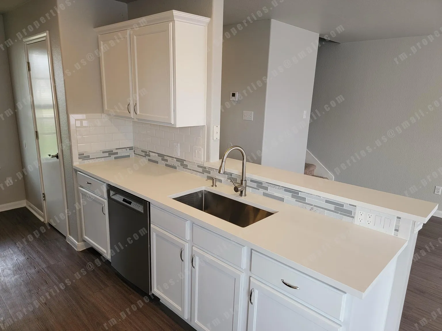 3 bed, 2.5 bath, 1290 sqft, $1,750 — Photo 2