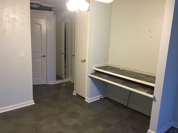 4th image of 224 E Garden St APT 248