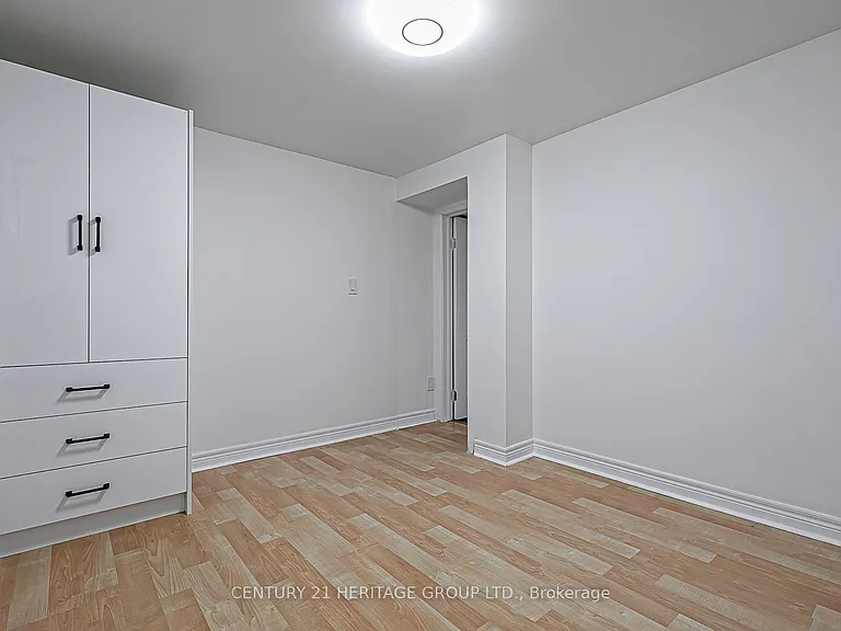 219 Harris Ave #BASEMENT — Photo 13