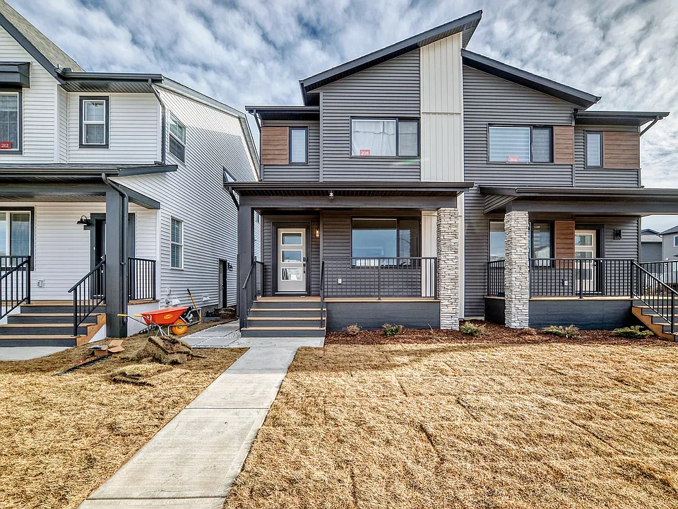 208 Annette Vlg NW #BASEMENT
