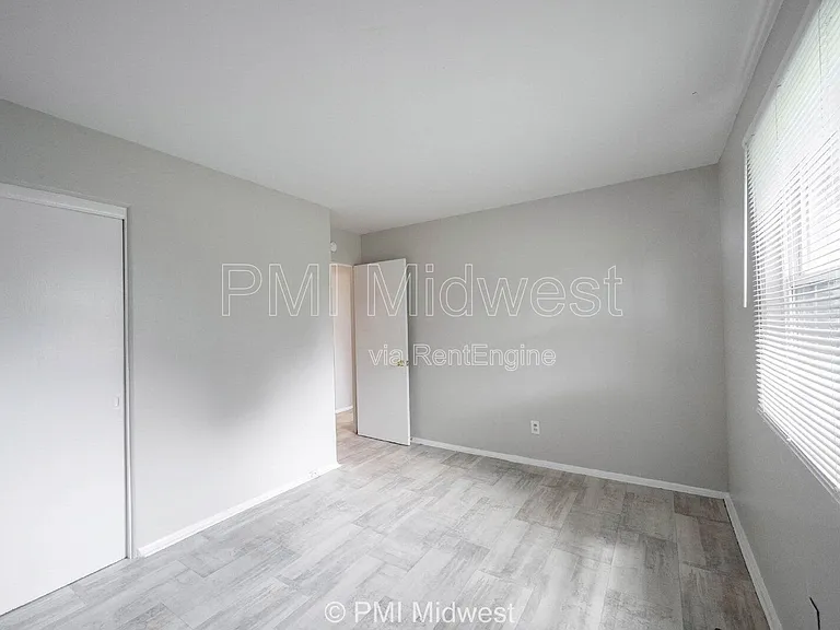 5820 Grandview Dr — Photo 13