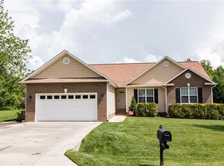 1728 Pipers Ridge Cir NW, Conover, NC 28613