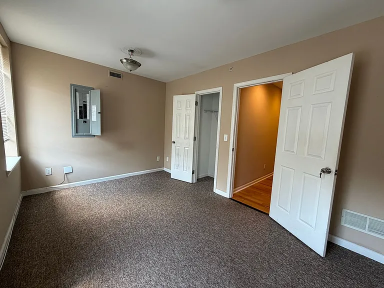 1725 W Berks St — Photo 9