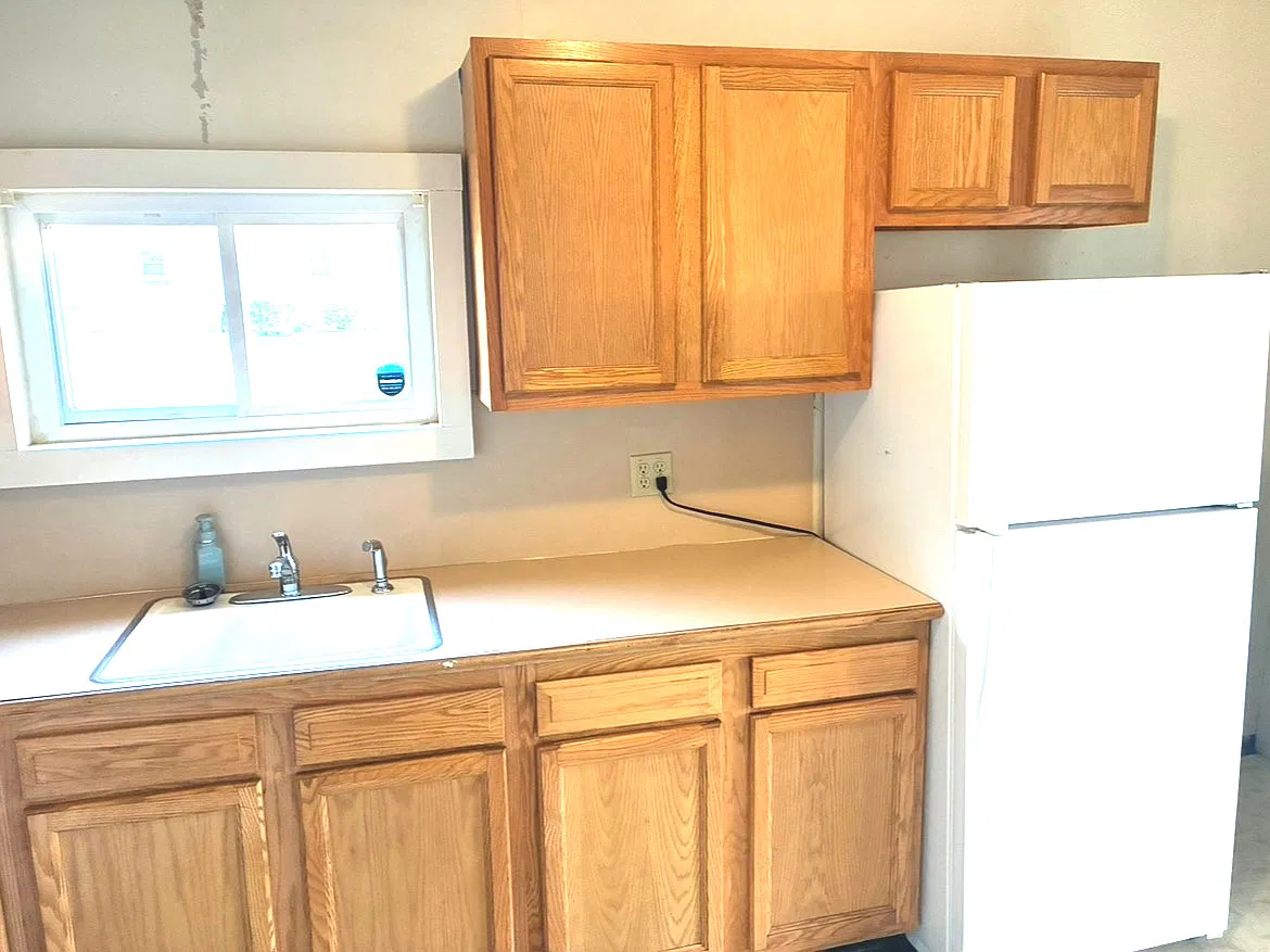 3 bed, 1.5 bath, 1926 sqft, $1,200 — Photo 3