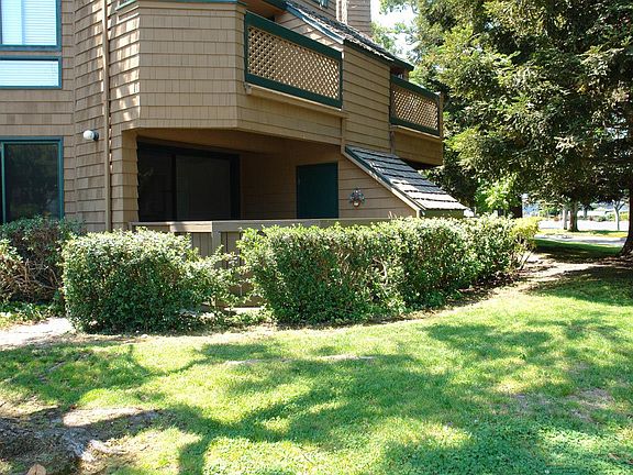 3rd image of 3 Cove Ln