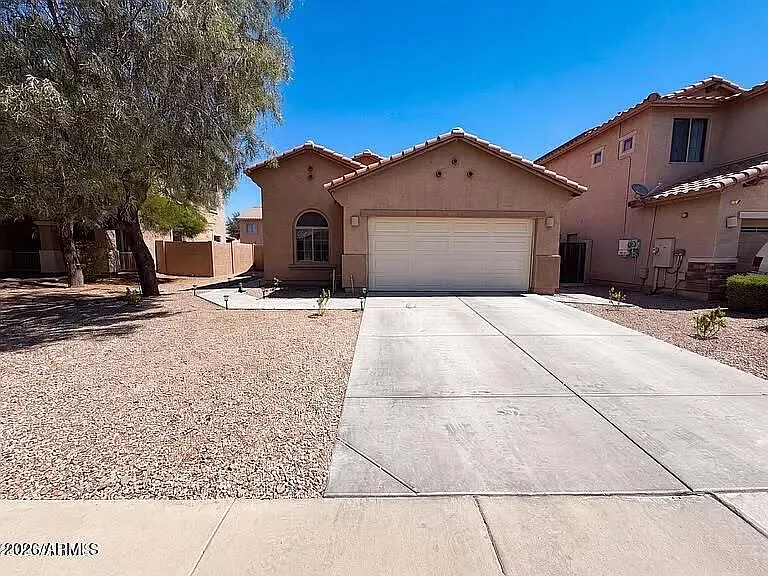 934 E Overlin Dr — Photo 1