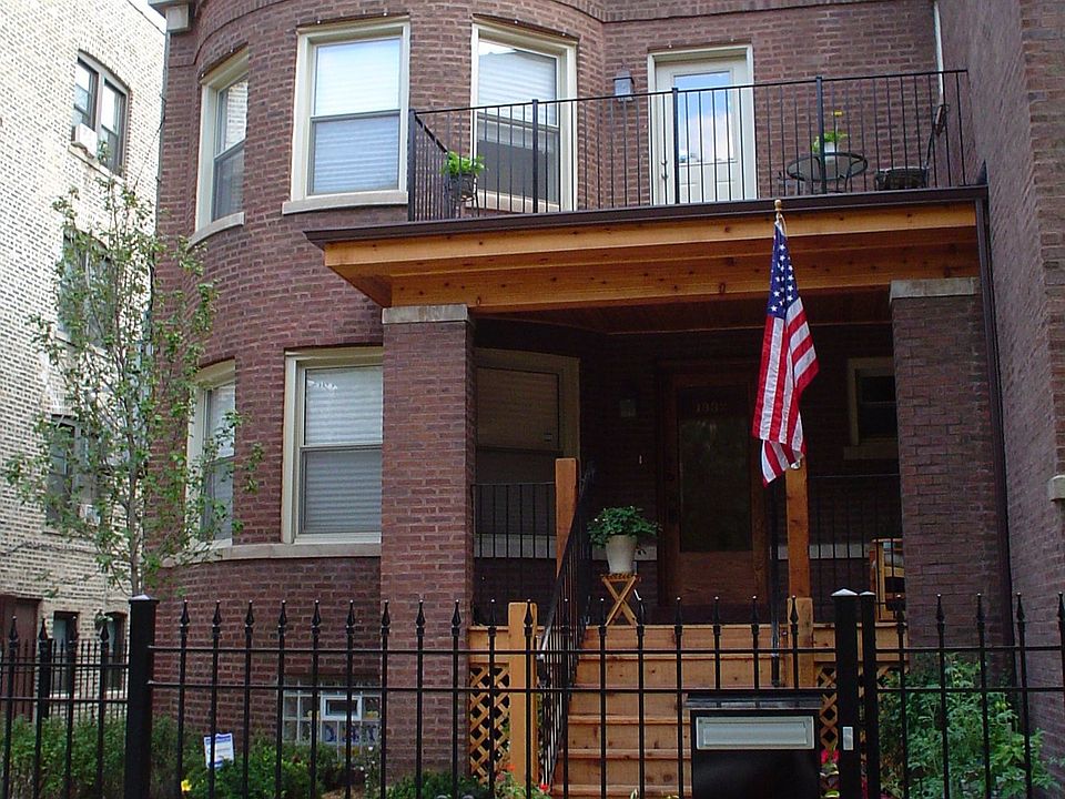 3 Story Townhouse w.Gated Parking