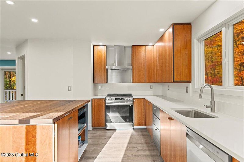 2nd image of 653 Strakos Road