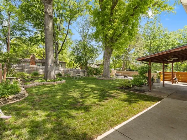 1308 E 101st St, Kansas City, MO 64131