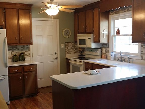 3rd image of 131 Wichita Ln