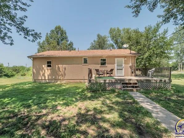 1945 NE 62nd St, Topeka, KS 66617