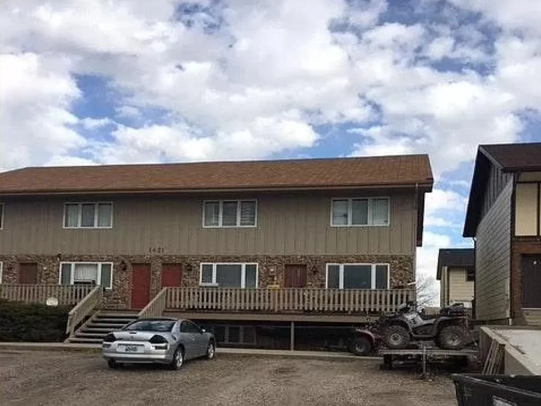 3 bed, 1600 sqft, $1,200 — Photo 1