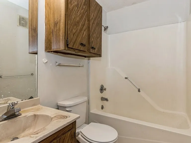 434 S Johnson St — Photo 32