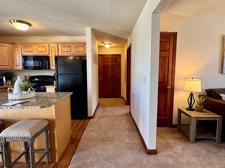 Eagle View Luxury Apartments — Photo 36