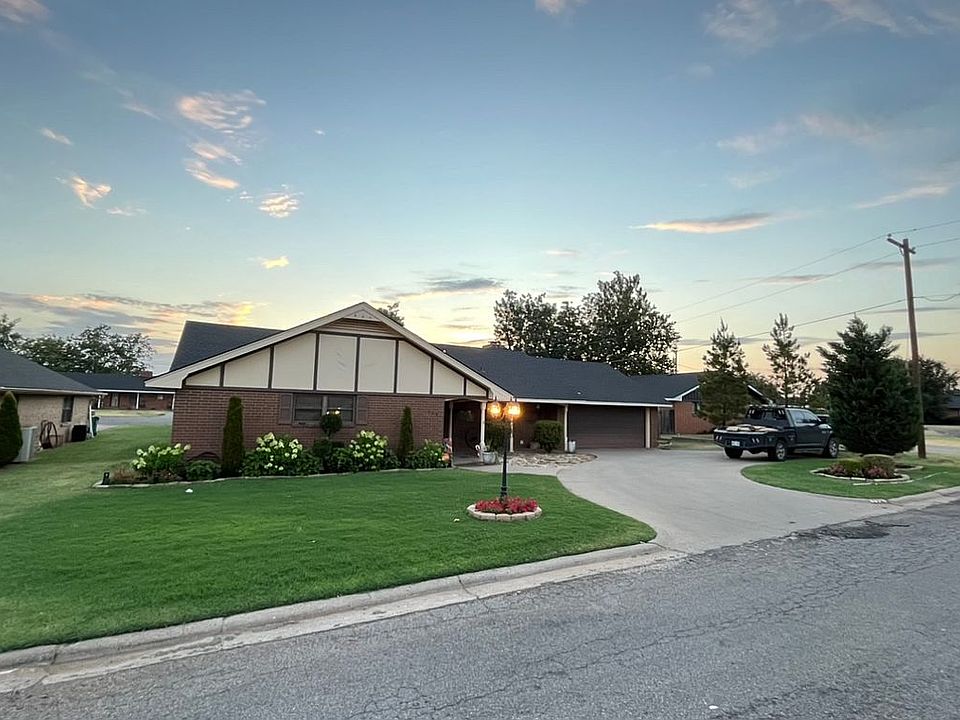 1st image of 607 Meadow Pl