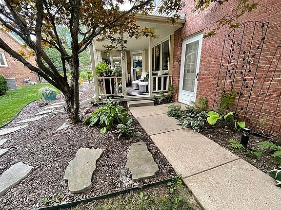 3rd image of 1150 Coachmans Dr