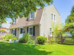 77 Oregon St, Springfield, MA 01118