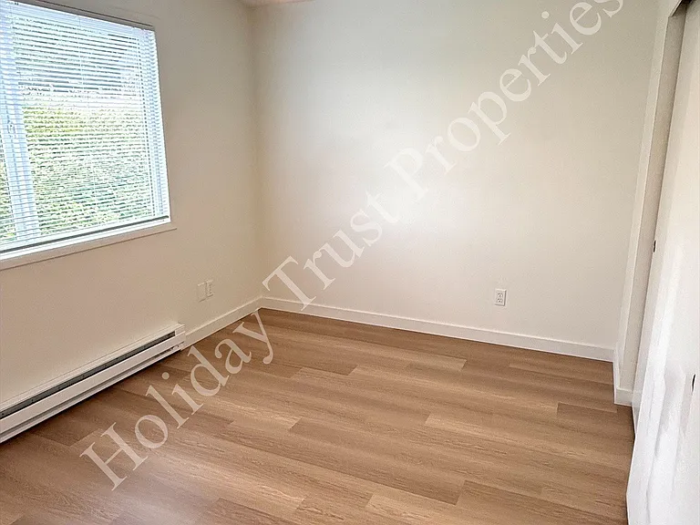 422 East Bay — Photo 6