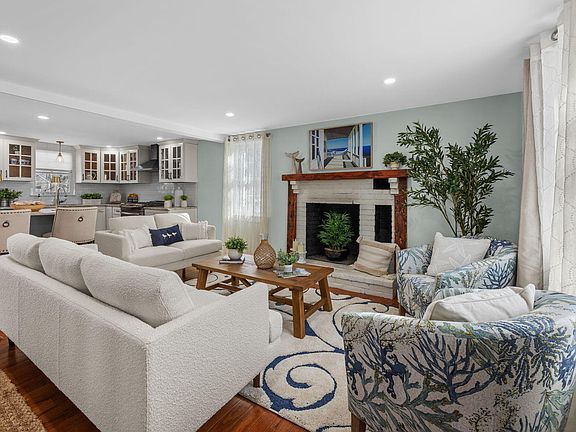 4th image of 300 Schoolhouse Road