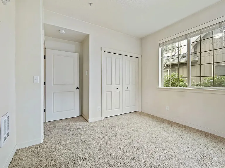 7907 NE Rockne Way — Photo 21