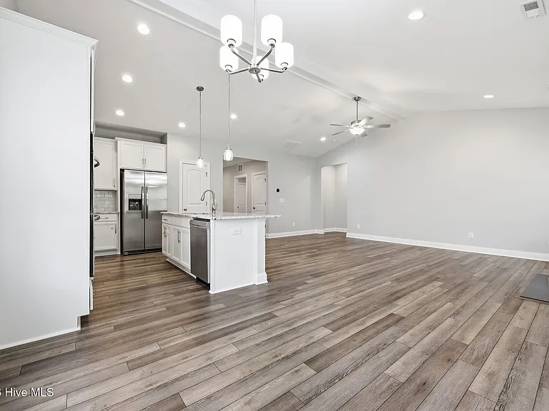 511 Pondpine Ln — Photo 8