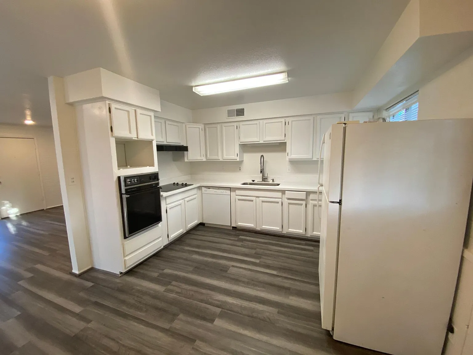 523 E Roanoke Ave — Photo 2