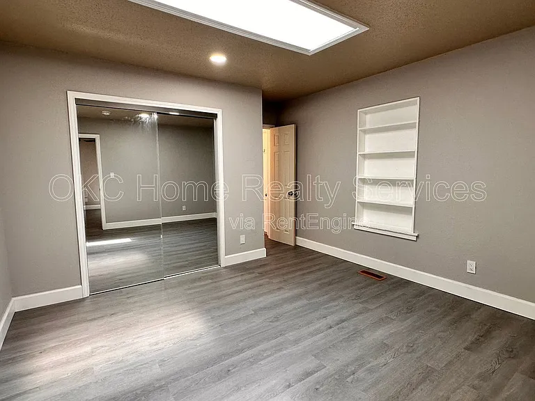 1617 N Christine Dr — Photo 16