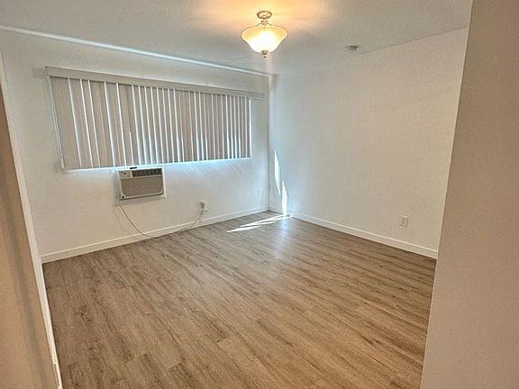 3rd image of 4850 Van Noord Ave #2