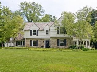 1221 E Bywater Ln, Fox Pt, WI 53217