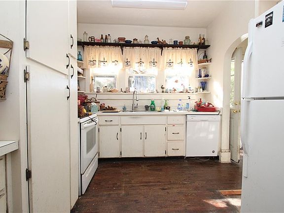 4th image of 1019 Osage St