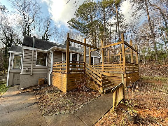 3rd image of 135 Kimbrell Ln