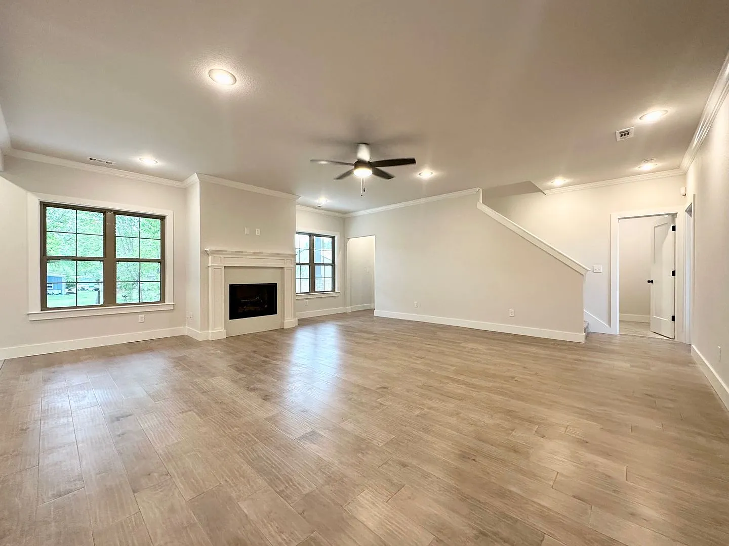 821 Lyon Loop — Photo 3
