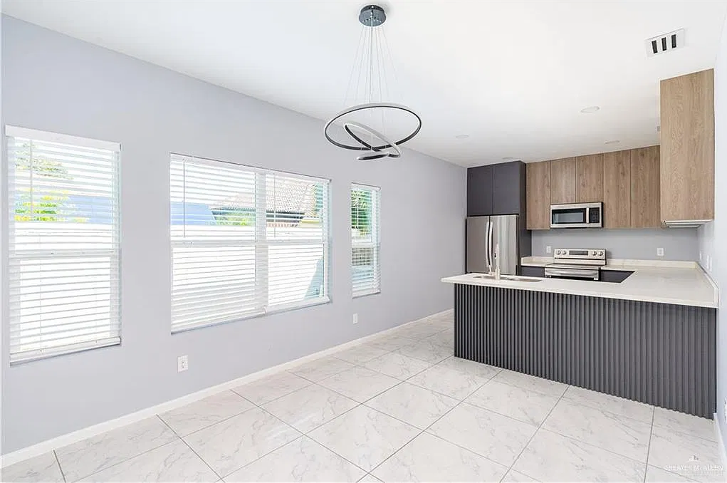 3 bed, 2.5 bath, 1661 sqft, $2,000 — Photo 4