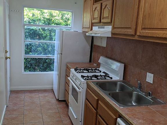 5th image of 1537 Franklin St #B
