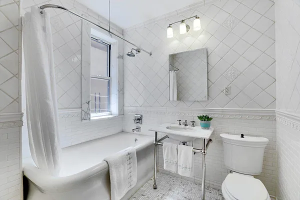 Sold by Level Group | media 9