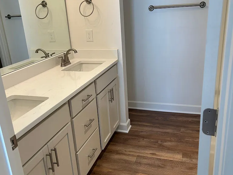 728 Jonas Cir — Photo 9