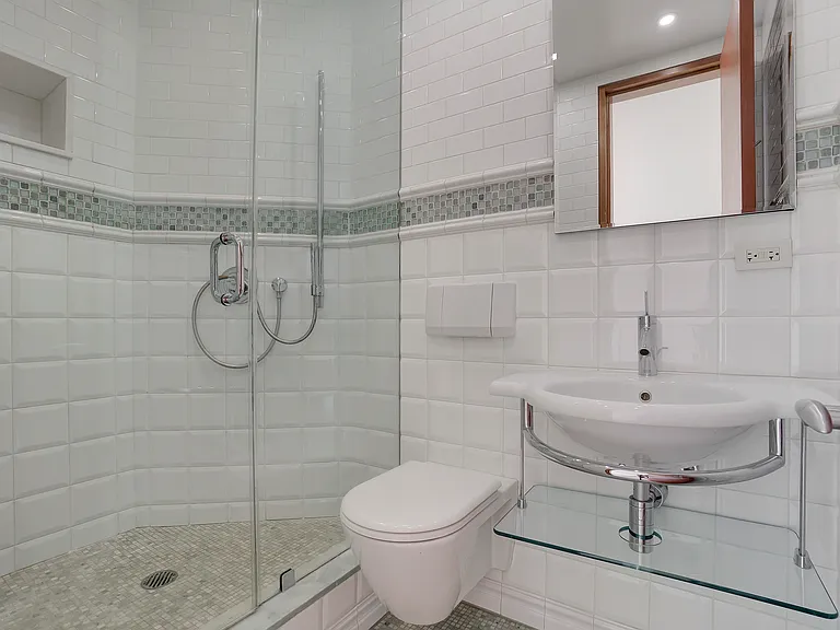 355 E 72nd St #1 — Photo 16