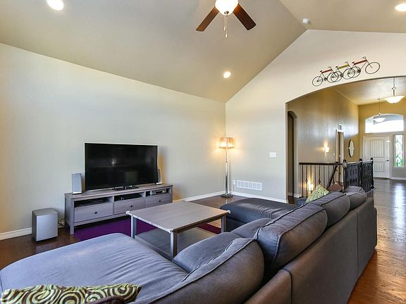 3rd image of 507 Boxwood Dr